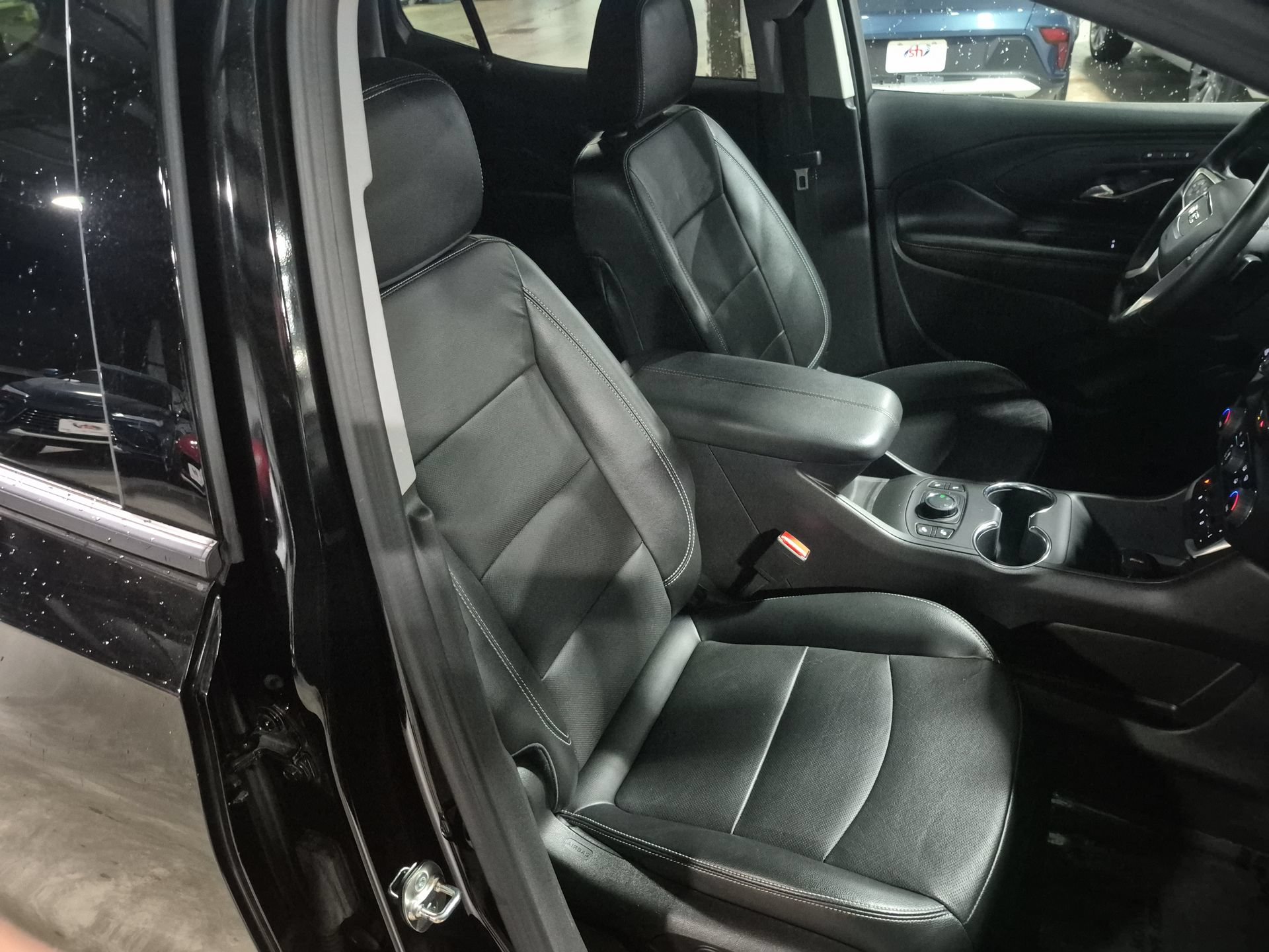 Used 2024 GMC Terrain SLT AWD/4WD image 28