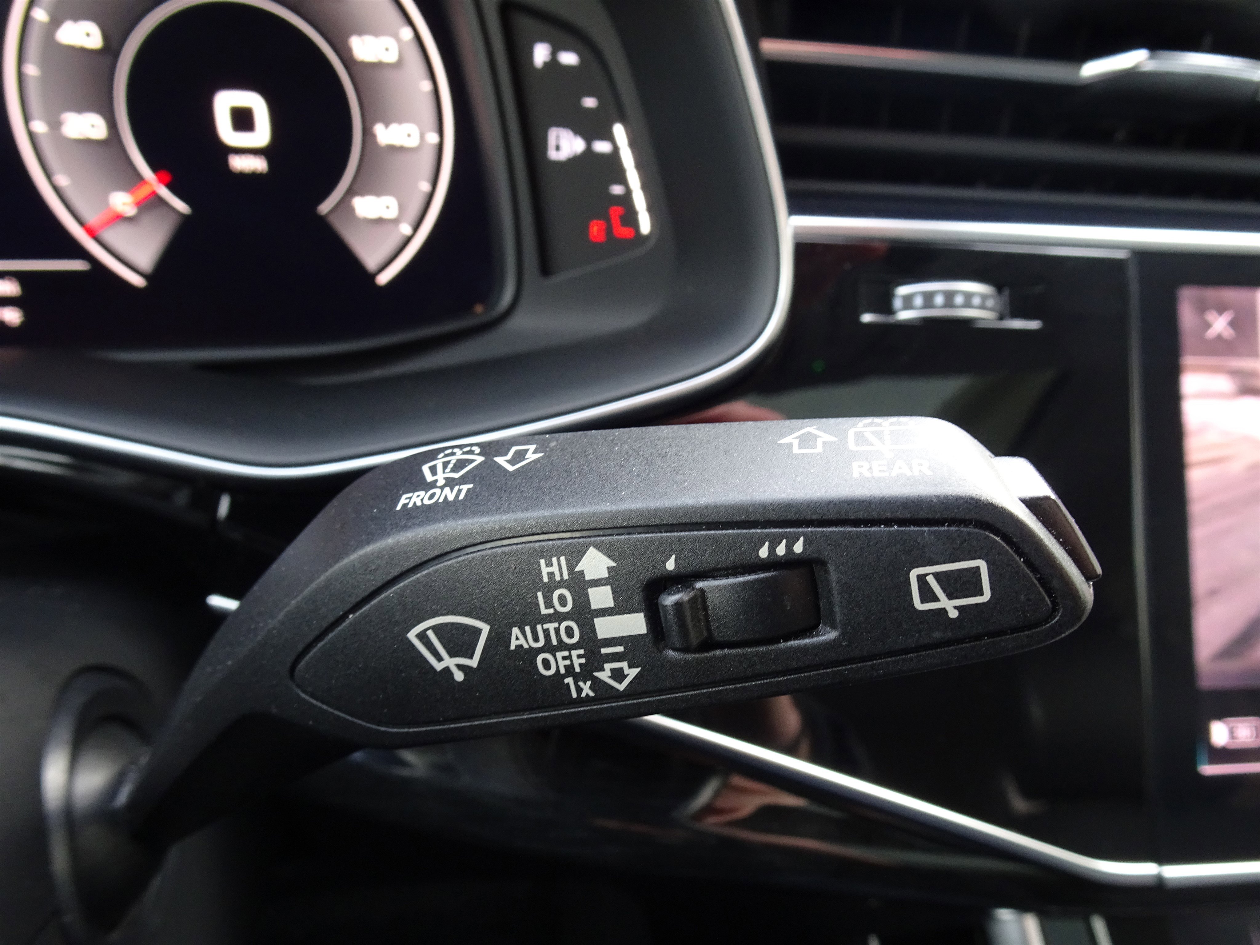 Used 2019 Audi Q8 Prestige w/ Luxury Package image 35