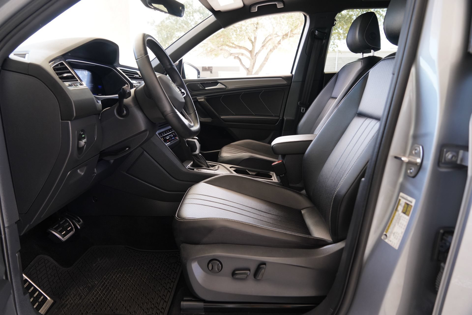 Certified 2024 Volkswagen Tiguan SE R-Line FWD image 10