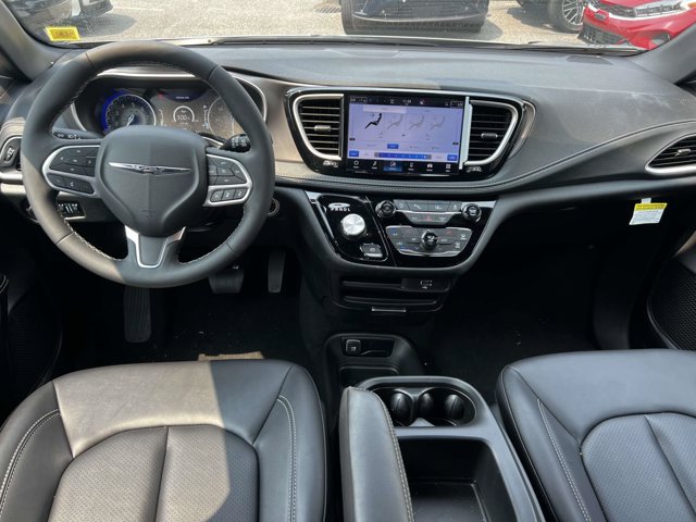Used 2026 Chrysler Pacifica Select FWD image 12