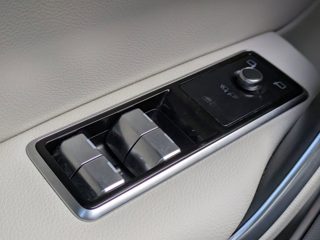 Used 2021 Jaguar F-PACE S image 27