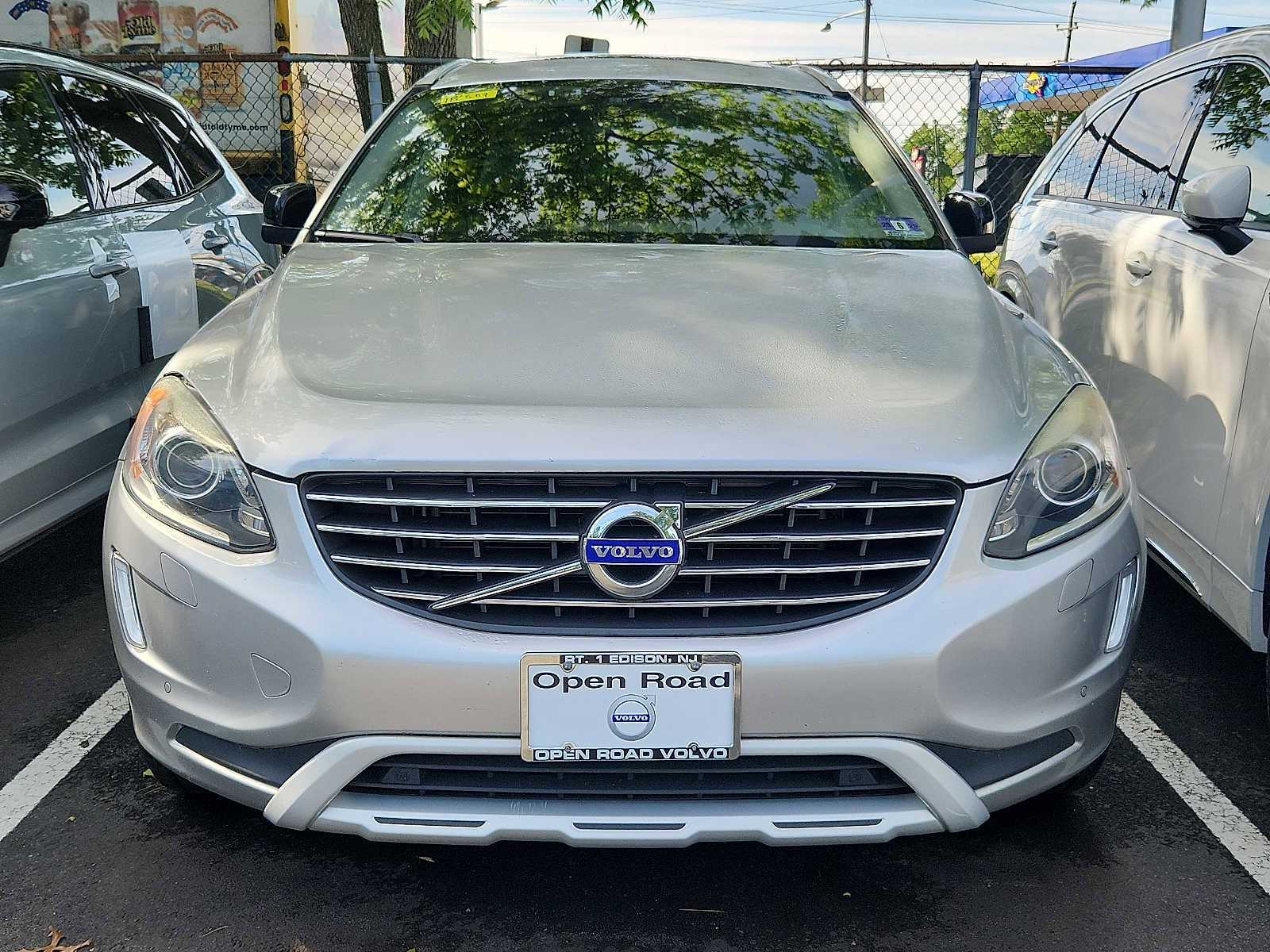 Used 2017 Volvo XC60 T6 Dynamic w/ Preferred Option Package AWD/4WD image 2