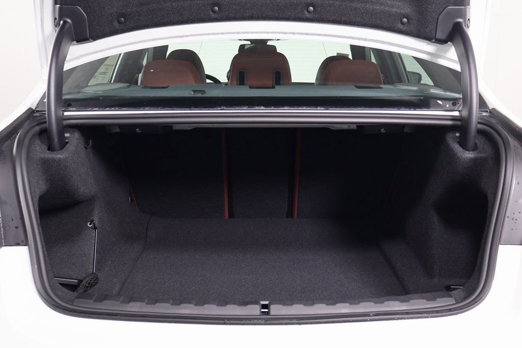 New 2026 BMW 330i Sedan w/ M Sport Package image 8