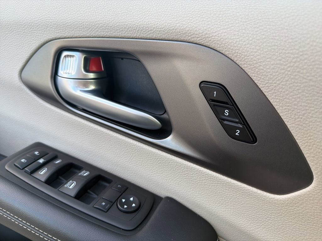 Used 2024 Chrysler Pacifica Touring-L FWD image 87
