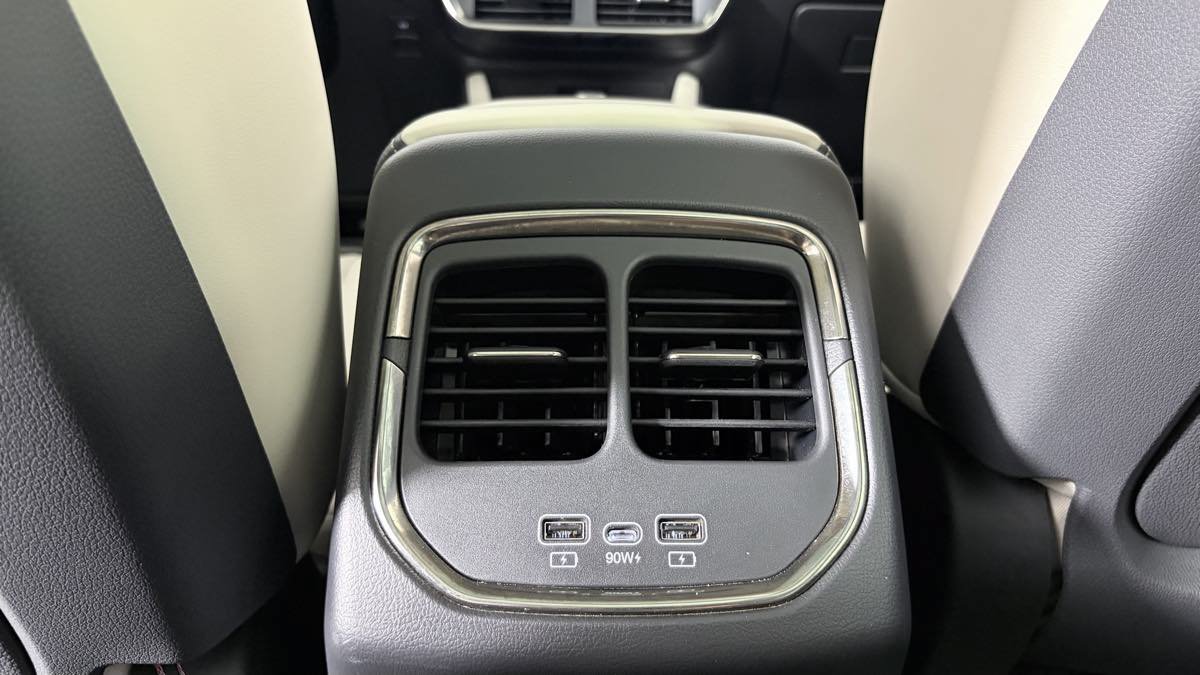 Used 2024 VinFast VF 8 Plus AWD/4WD image 28