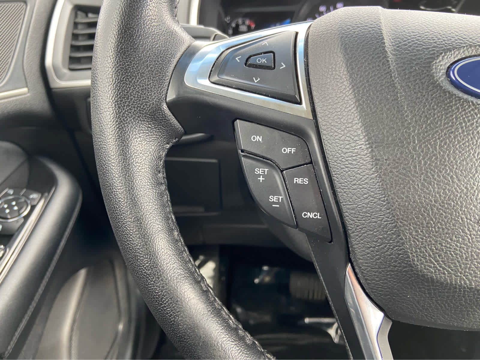 Used 2018 Ford Edge SEL w/ Equipment Group 201A AWD/4WD image 23