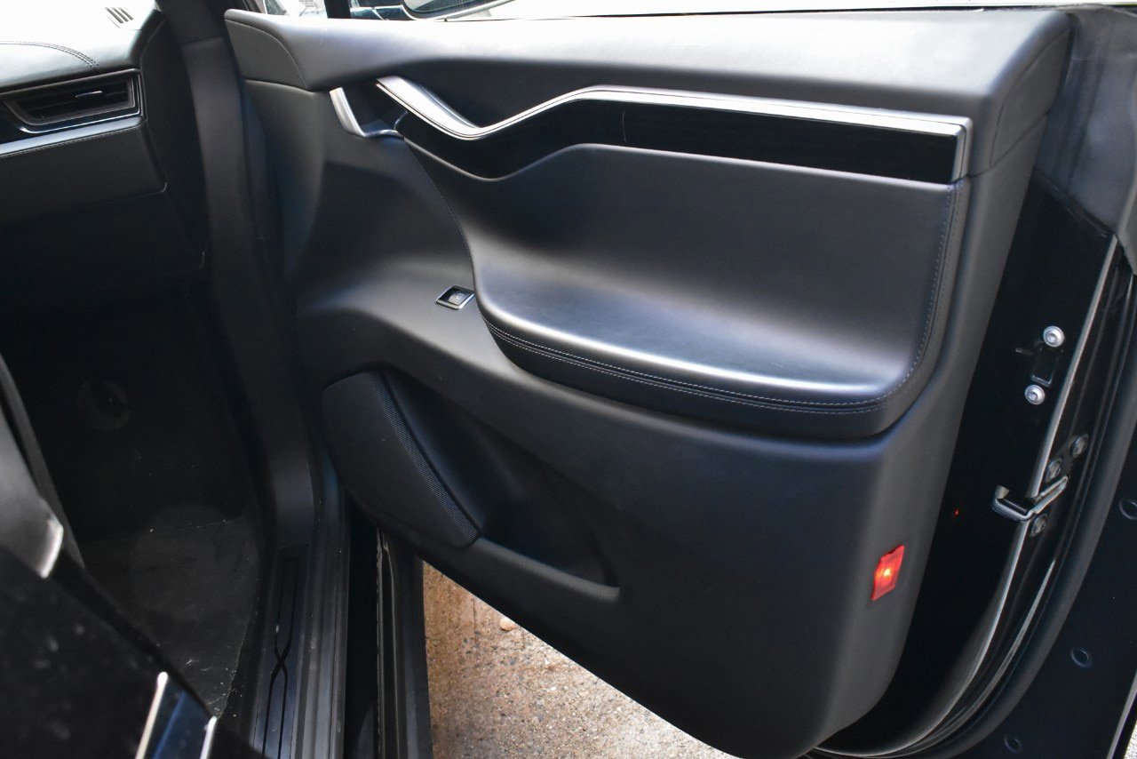 Used 2018 Tesla Model X 75D image 24