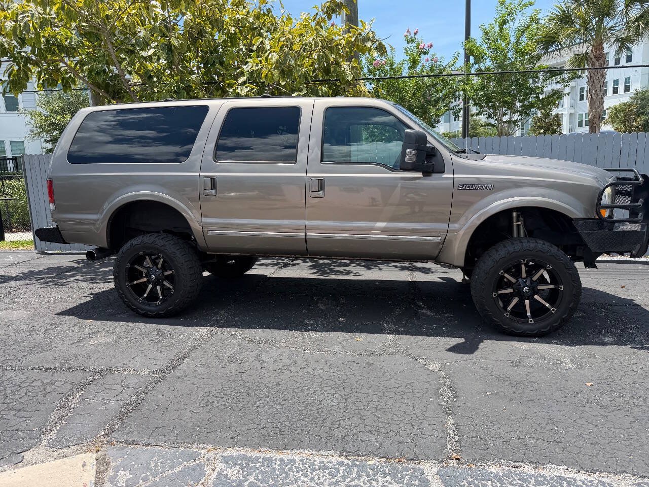 Used 2004 Ford Excursion Limited AWD/4WD image 16