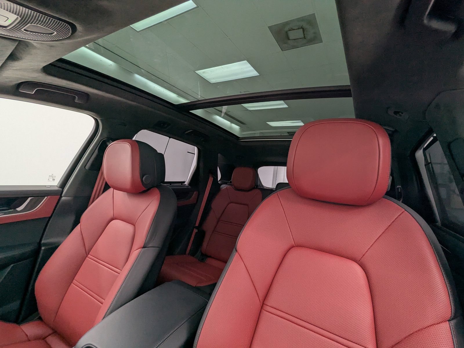 New 2026 Porsche Cayenne Turbo AWD/4WD image 24