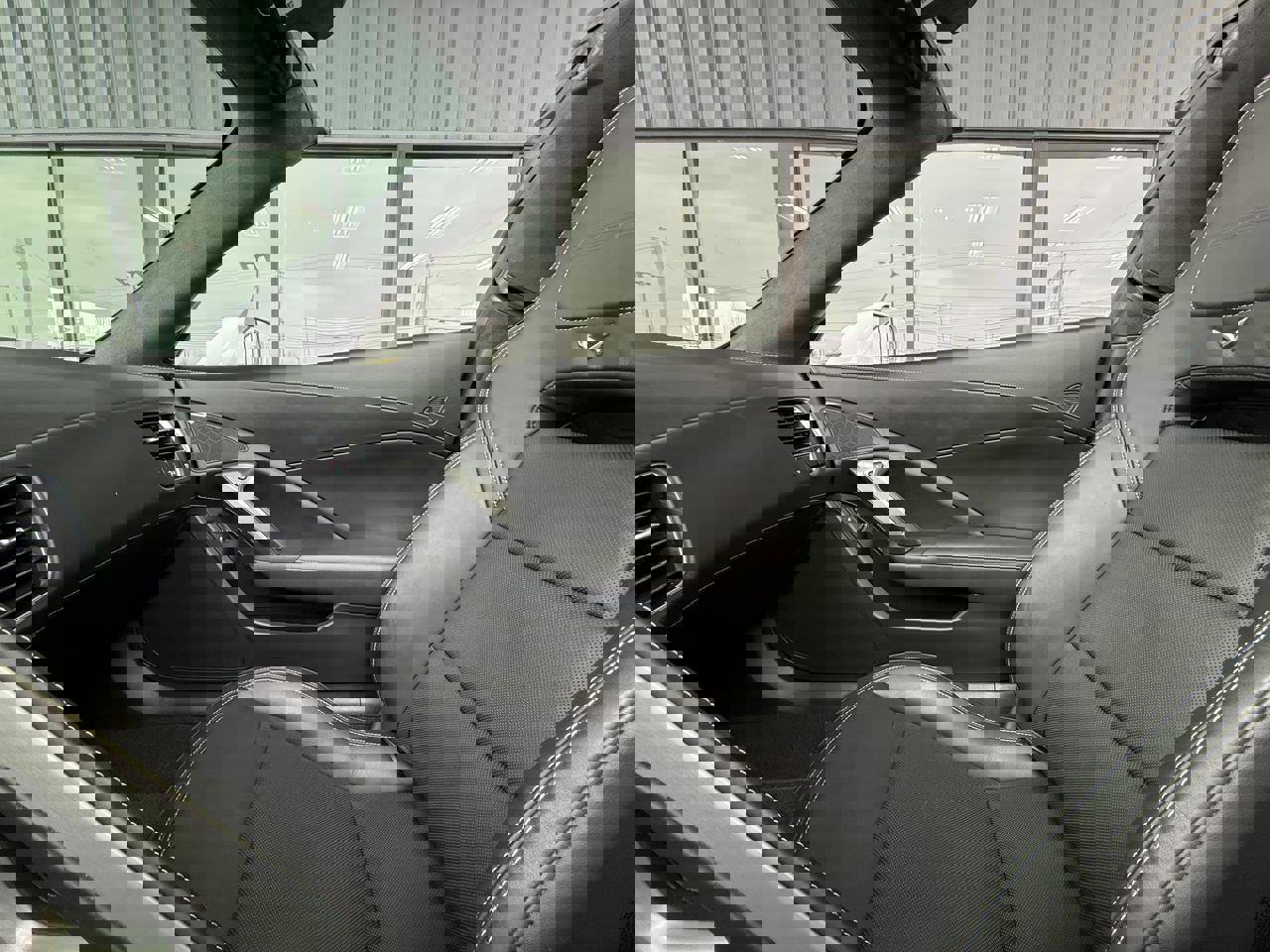 Used 2015 Chevrolet Corvette Z06 w/ 3LZ Preferred Equipment Group image 25