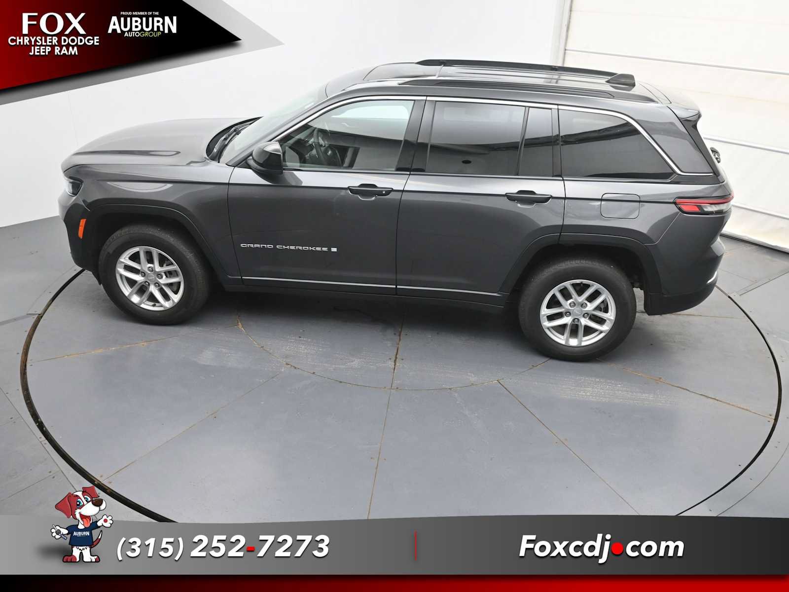 Used 2024 Jeep Grand Cherokee Laredo X w/ Luxury Tech Group I AWD/4WD image 31