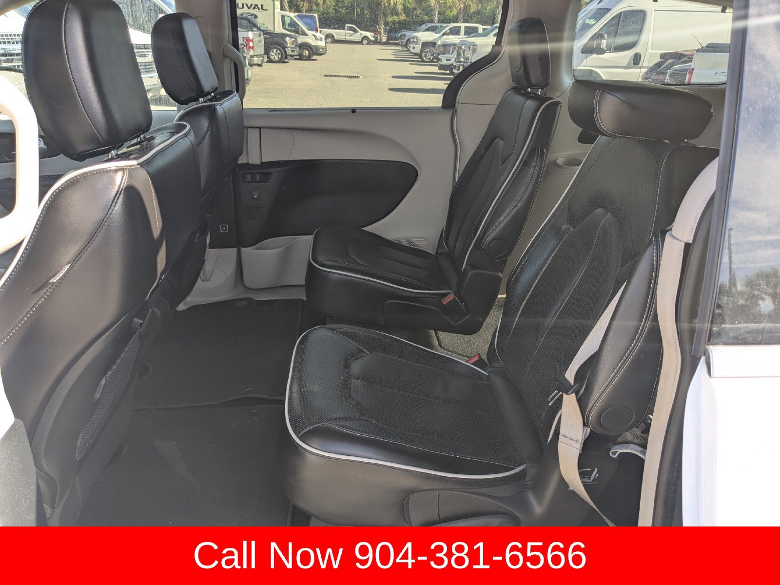 Used 2024 Chrysler Pacifica Limited FWD image 13