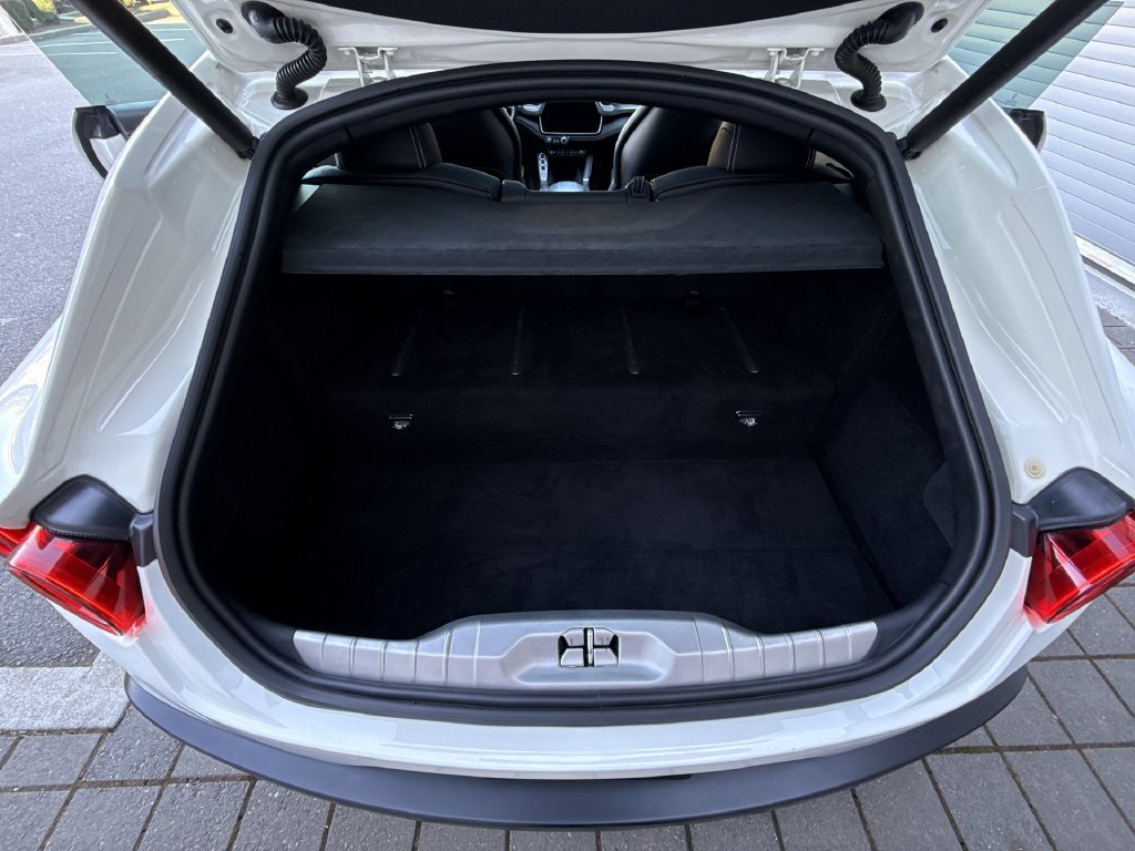 Used 2018 Ferrari GTC4Lusso AWD/4WD image 24