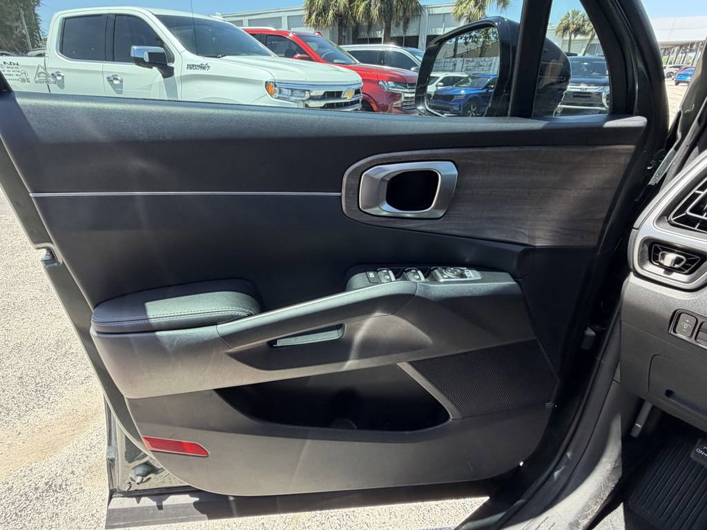 Certified 2023 Kia Sorento S w/ Panoramic Sunroof Package image 21
