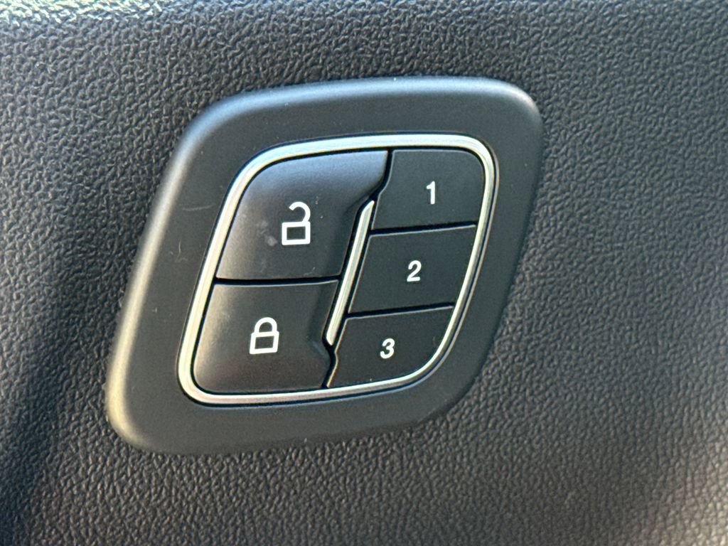 Used 2020 Ford Escape Titanium w/ Titanium Premium Package 2.0 image 22