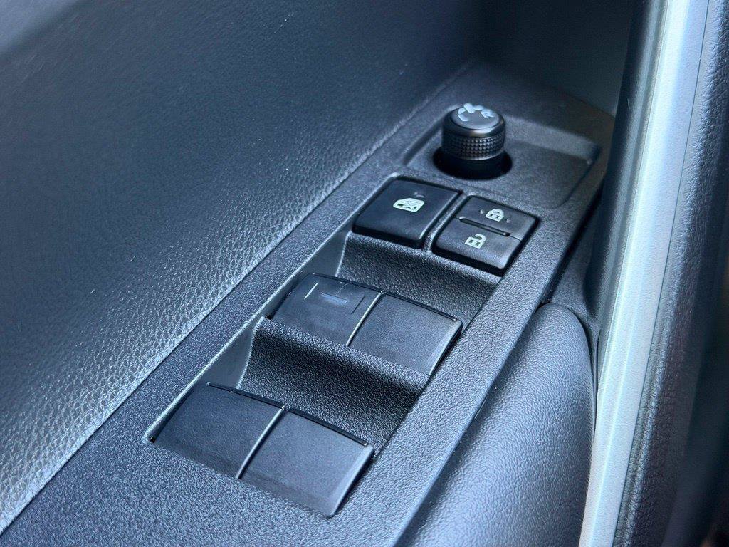 Used 2026 Toyota Corolla Cross LE FWD image 17