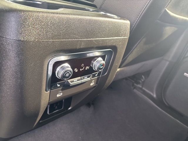 Used 2024 GMC Yukon XL Denali image 34