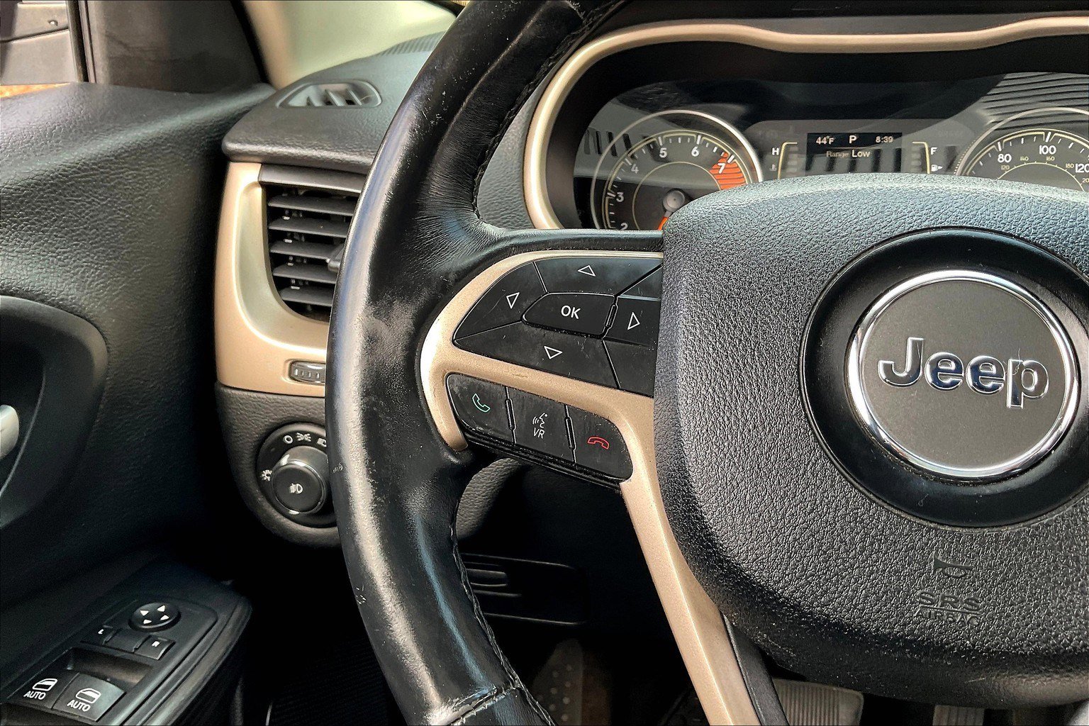 Used 2016 Jeep Cherokee Latitude w/ Cold Weather Group image 17