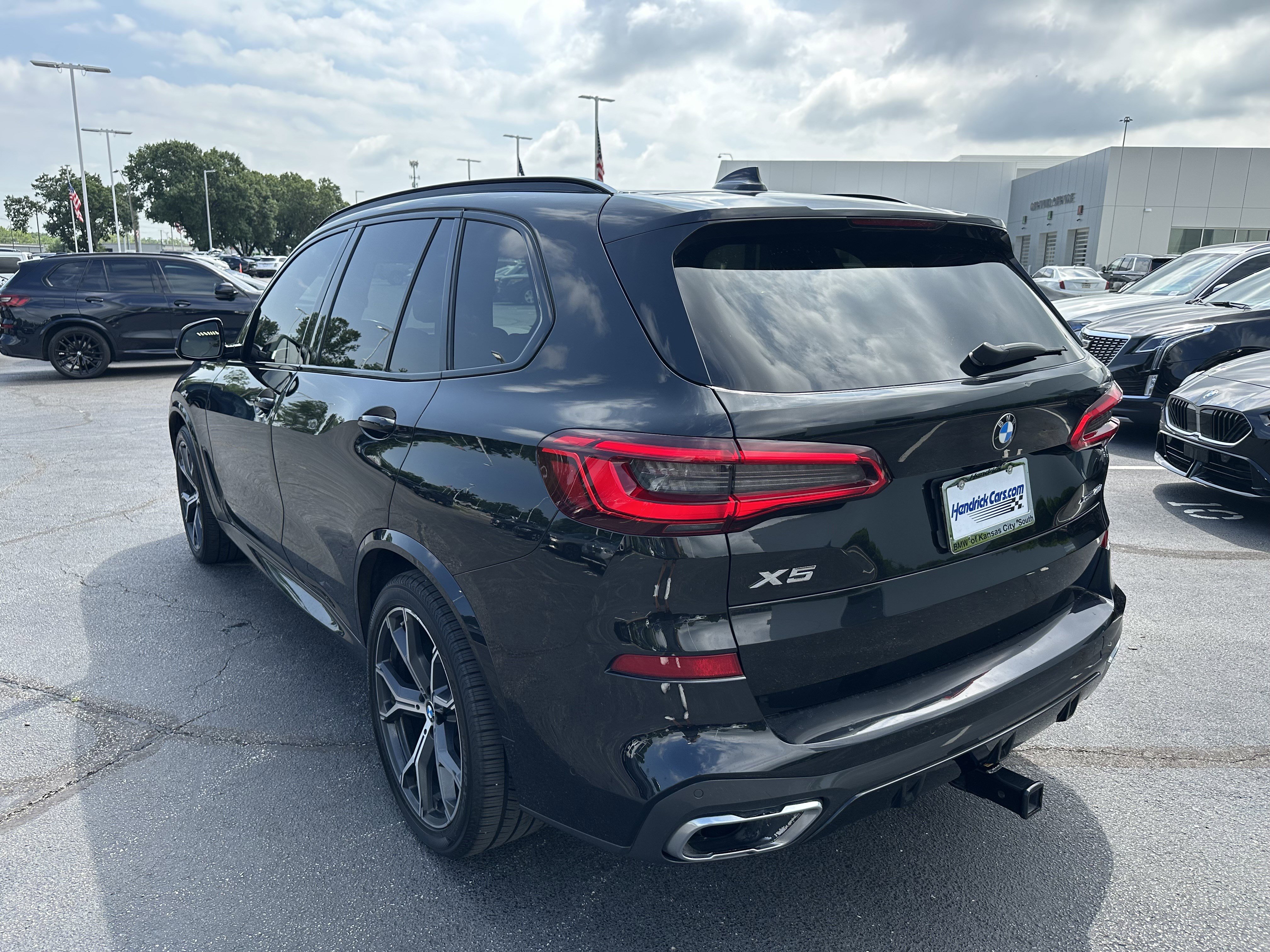 Used 2019 BMW X5 xDrive40i w/ M Sport Package AWD/4WD image 3