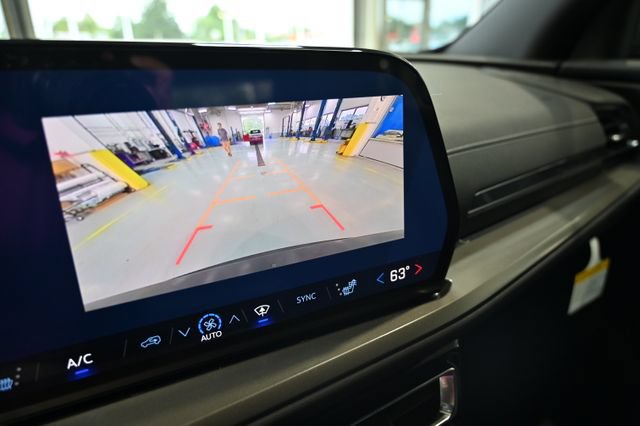 New 2027 Chevrolet Traverse LT w/ LPO, Floor Liner Package FWD image 17