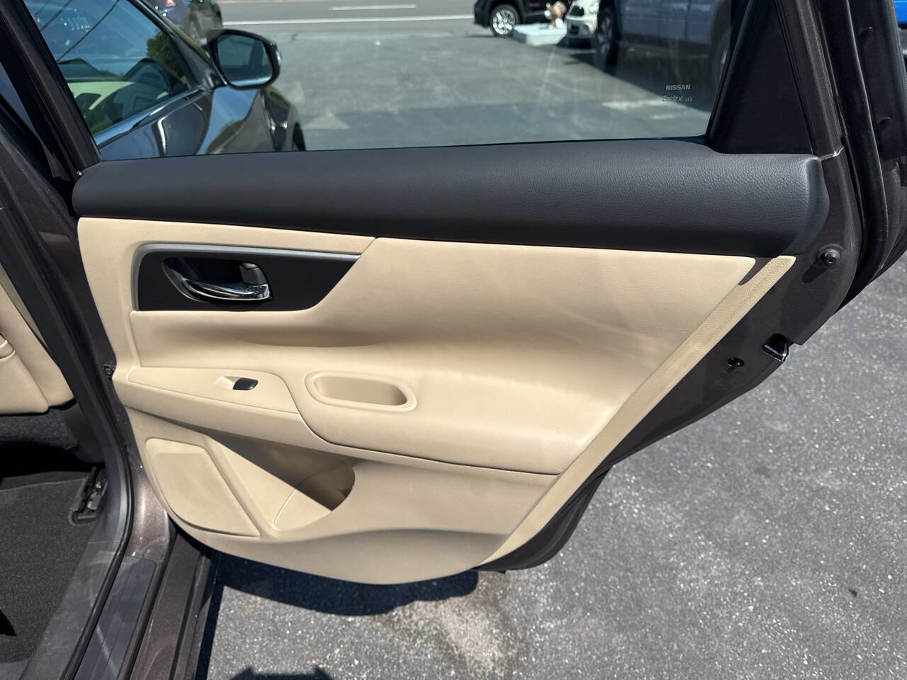 Used 2016 Nissan Altima 2.5 SL w/ 2.5 Technology w/LED Package image 23