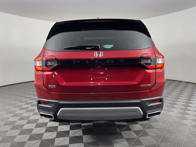 Used 2025 Honda Pilot Touring image 9