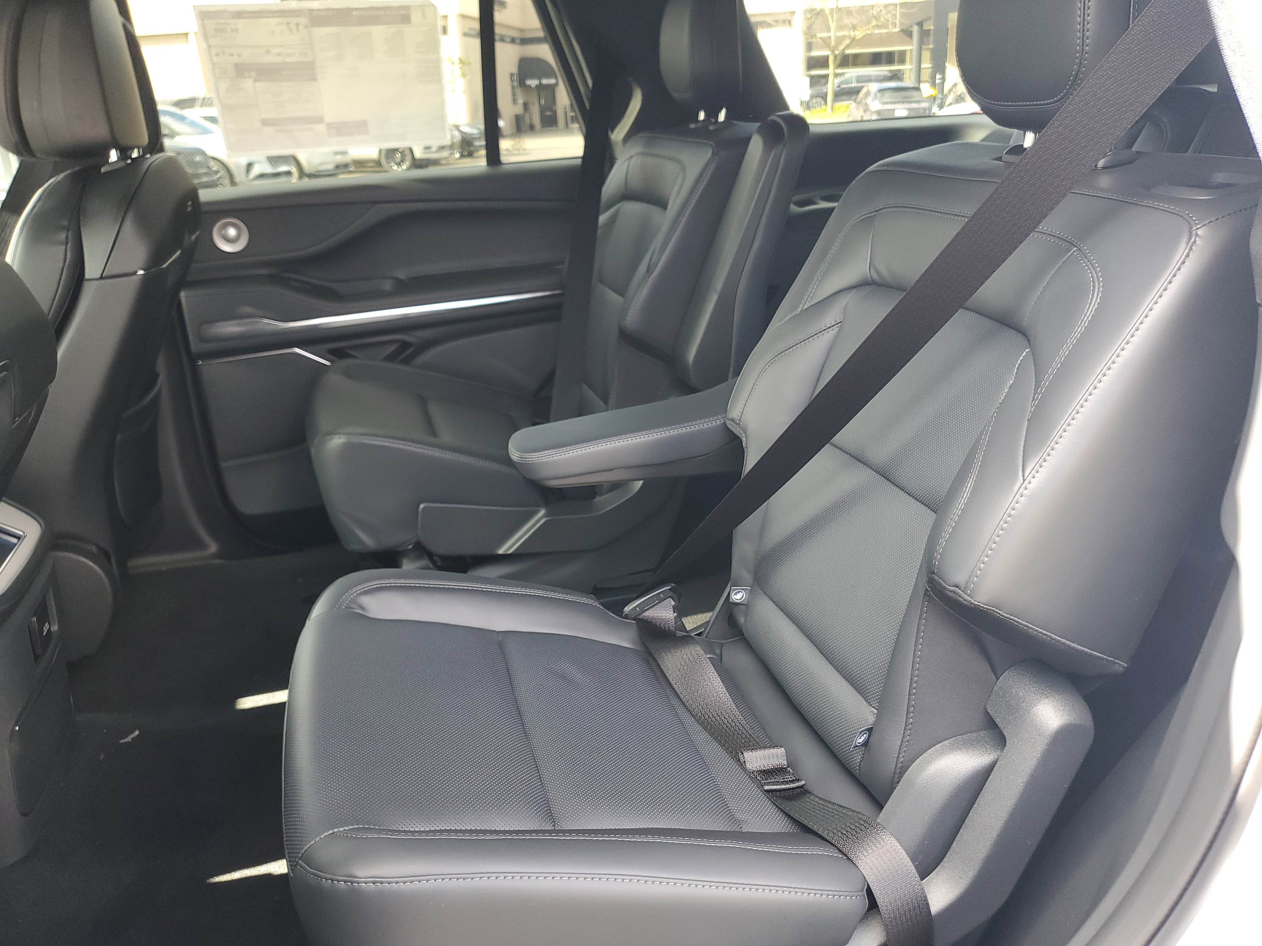 New 2025 Lincoln Navigator Reserve w/ Jet Appearance Package image 30