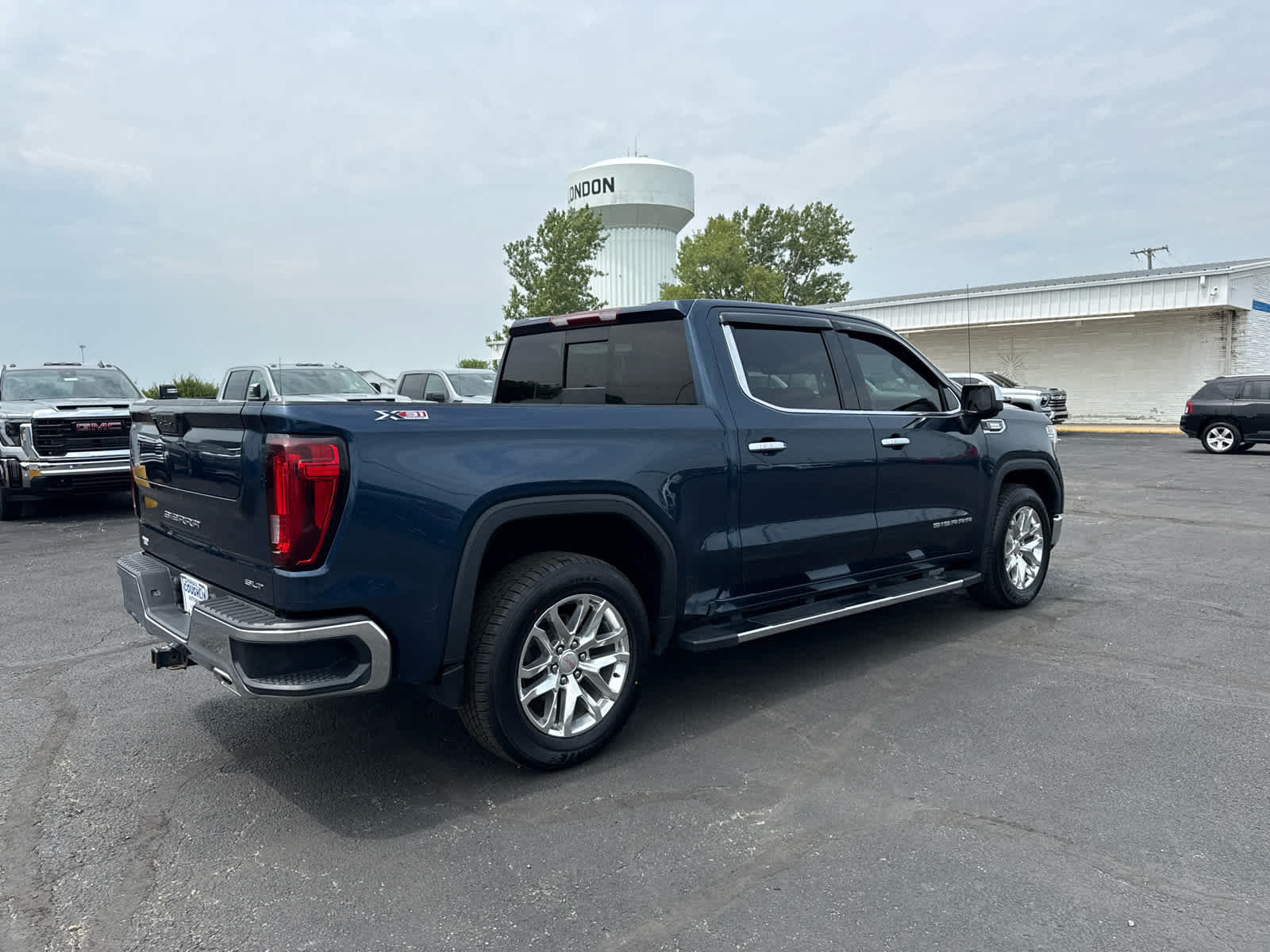 Certified 2021 GMC Sierra 1500 SLT w/ SLT Premium Package AWD/4WD image 5