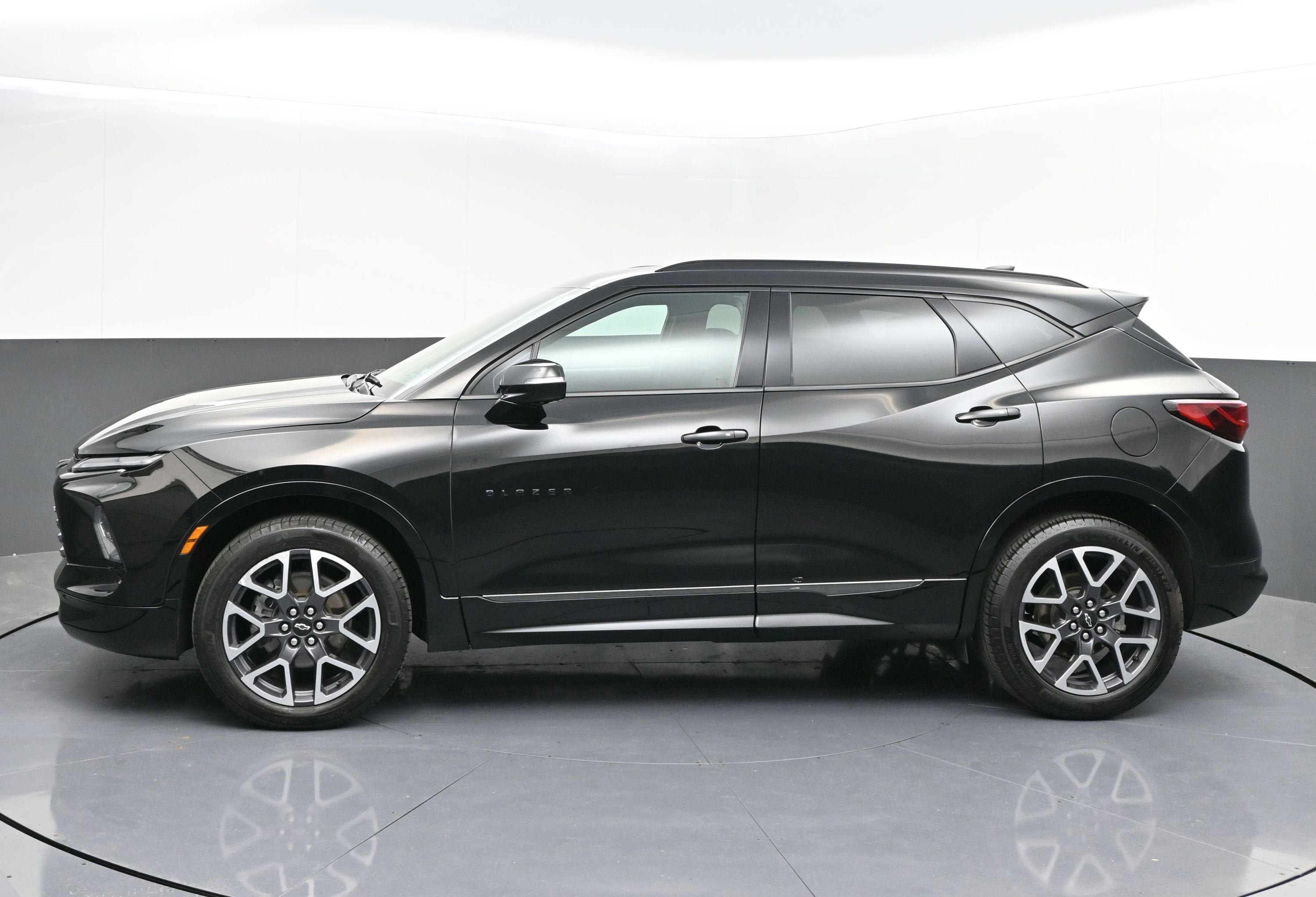 Used 2024 Chevrolet Blazer RS w/ Driver Confidence II Package AWD/4WD image 4