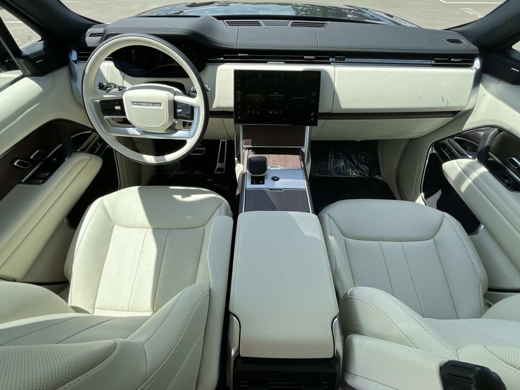 New 2026 Land Rover Range Rover Long Wheelbase SE AWD/4WD image 9