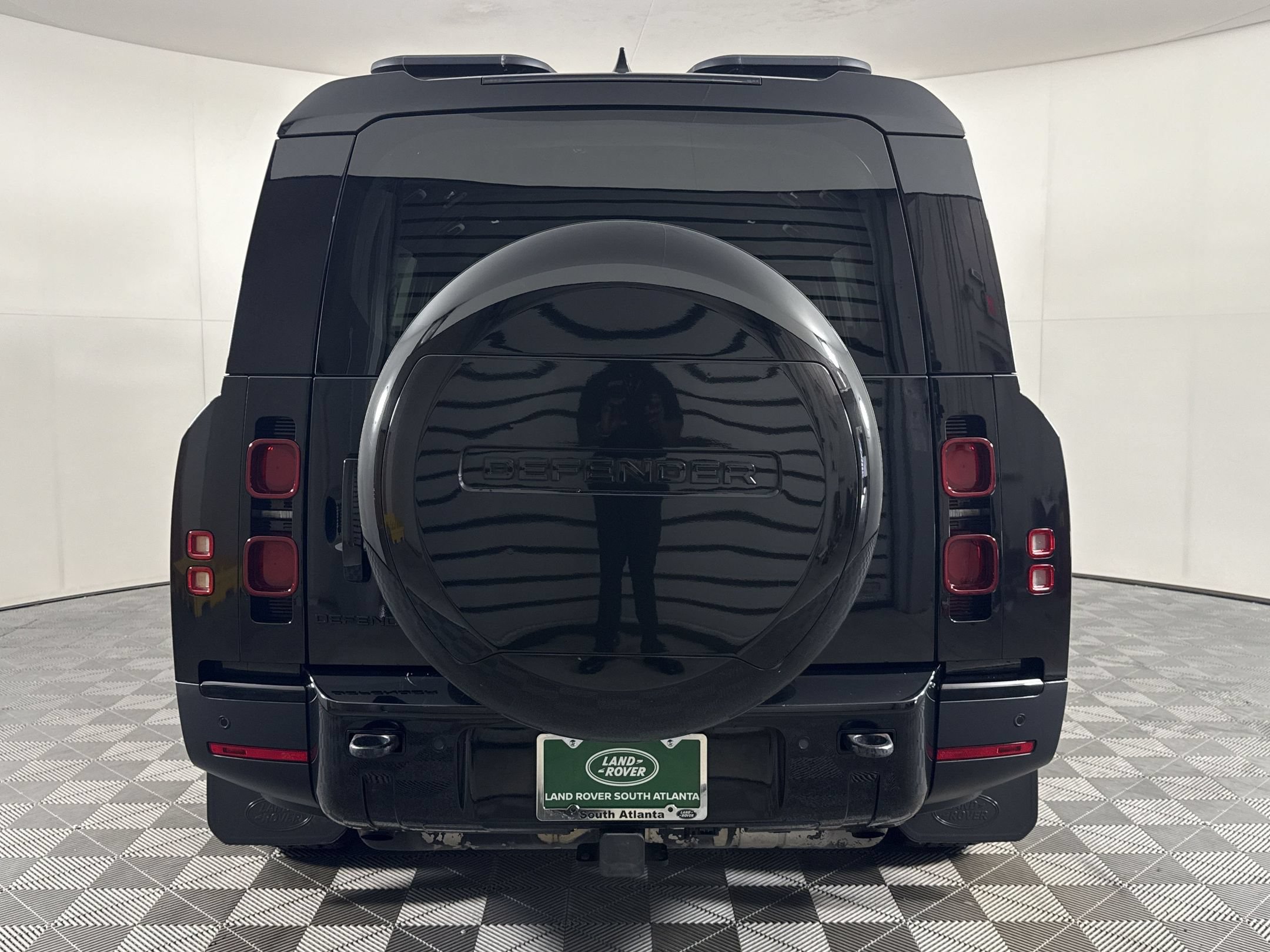Used 2023 Land Rover Defender 130 SE AWD/4WD image 10