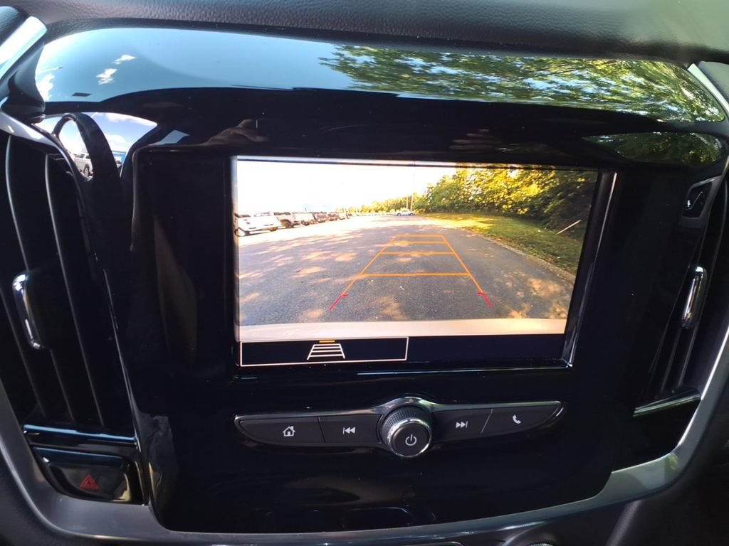 Certified 2022 Chevrolet Traverse LT FWD image 17