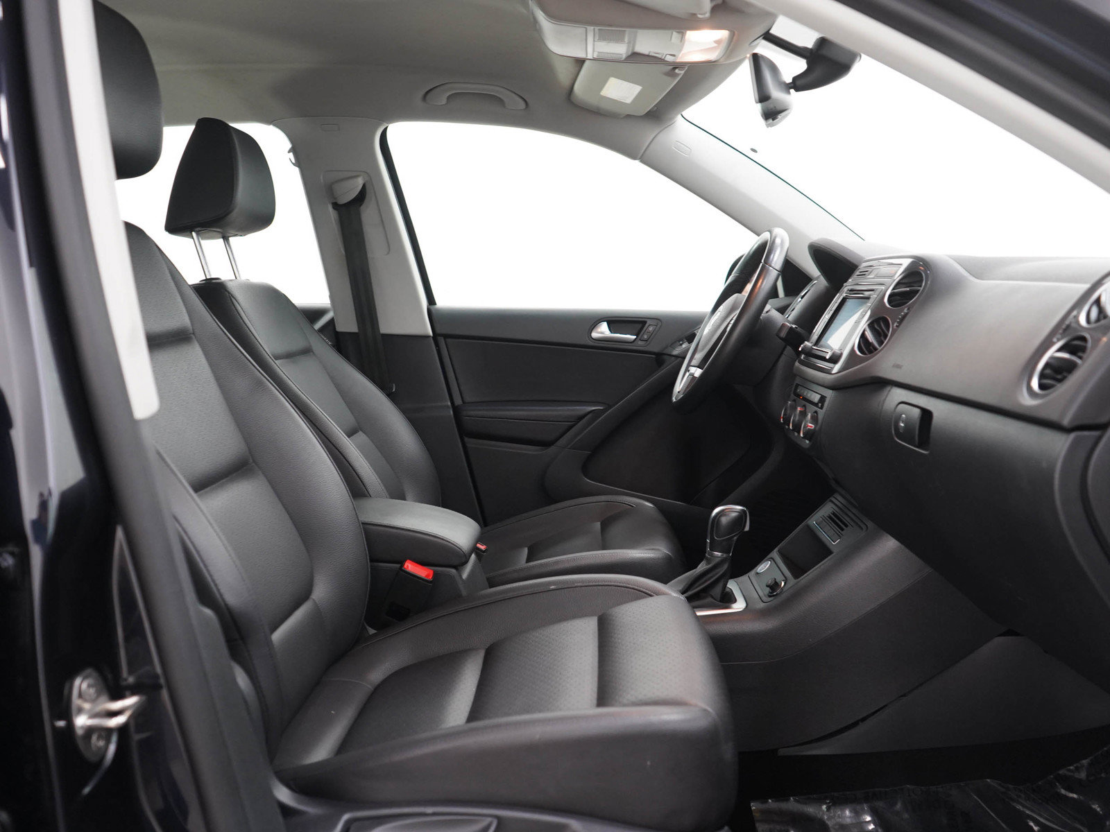 Used 2017 Volkswagen Tiguan S AWD/4WD image 11
