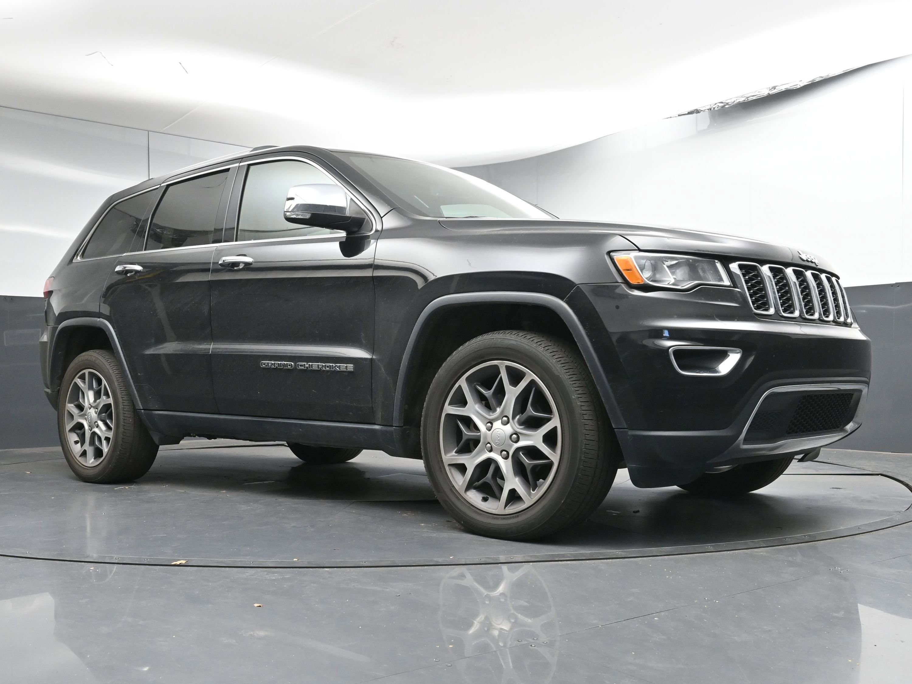 Used 2020 Jeep Grand Cherokee Limited w/ Luxury Group II image 24