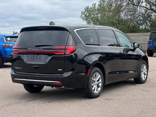 New 2027 Chrysler Pacifica Select AWD/4WD image 39