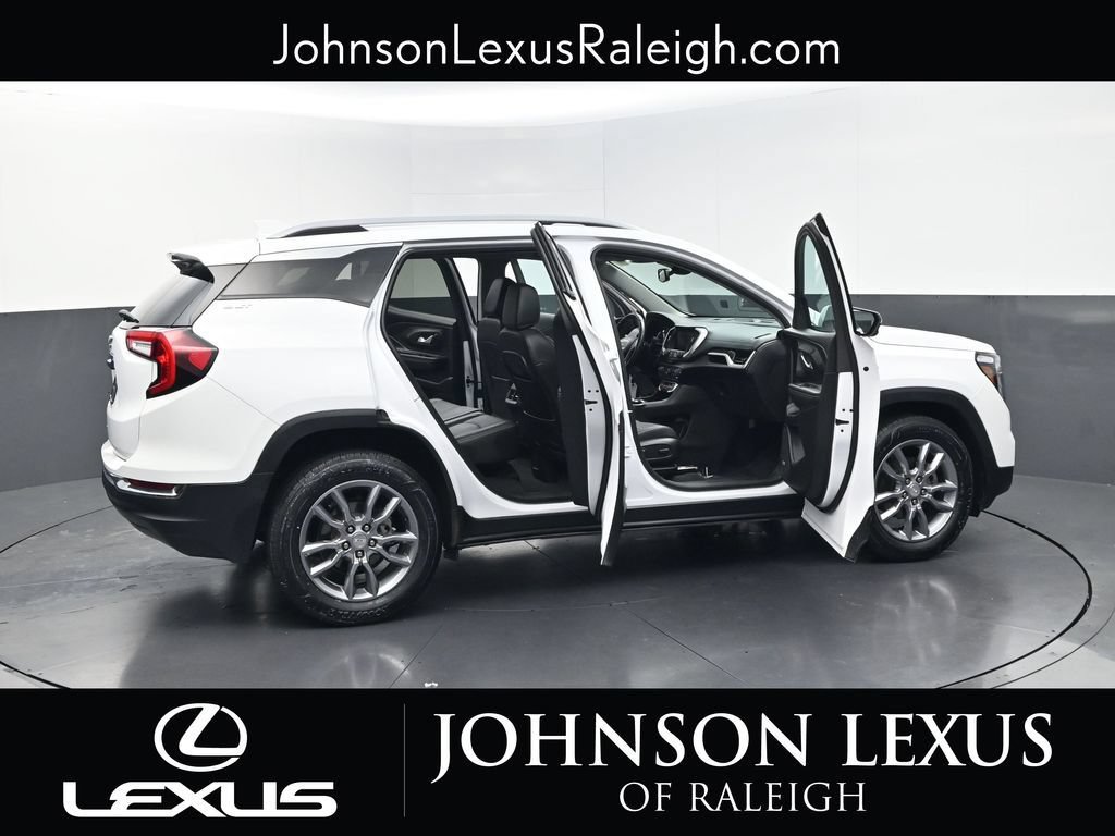 Used 2022 GMC Terrain SLT w/ Infotainment Package II FWD image 32