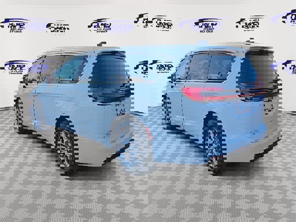 New 2026 Chrysler Pacifica Select image 5