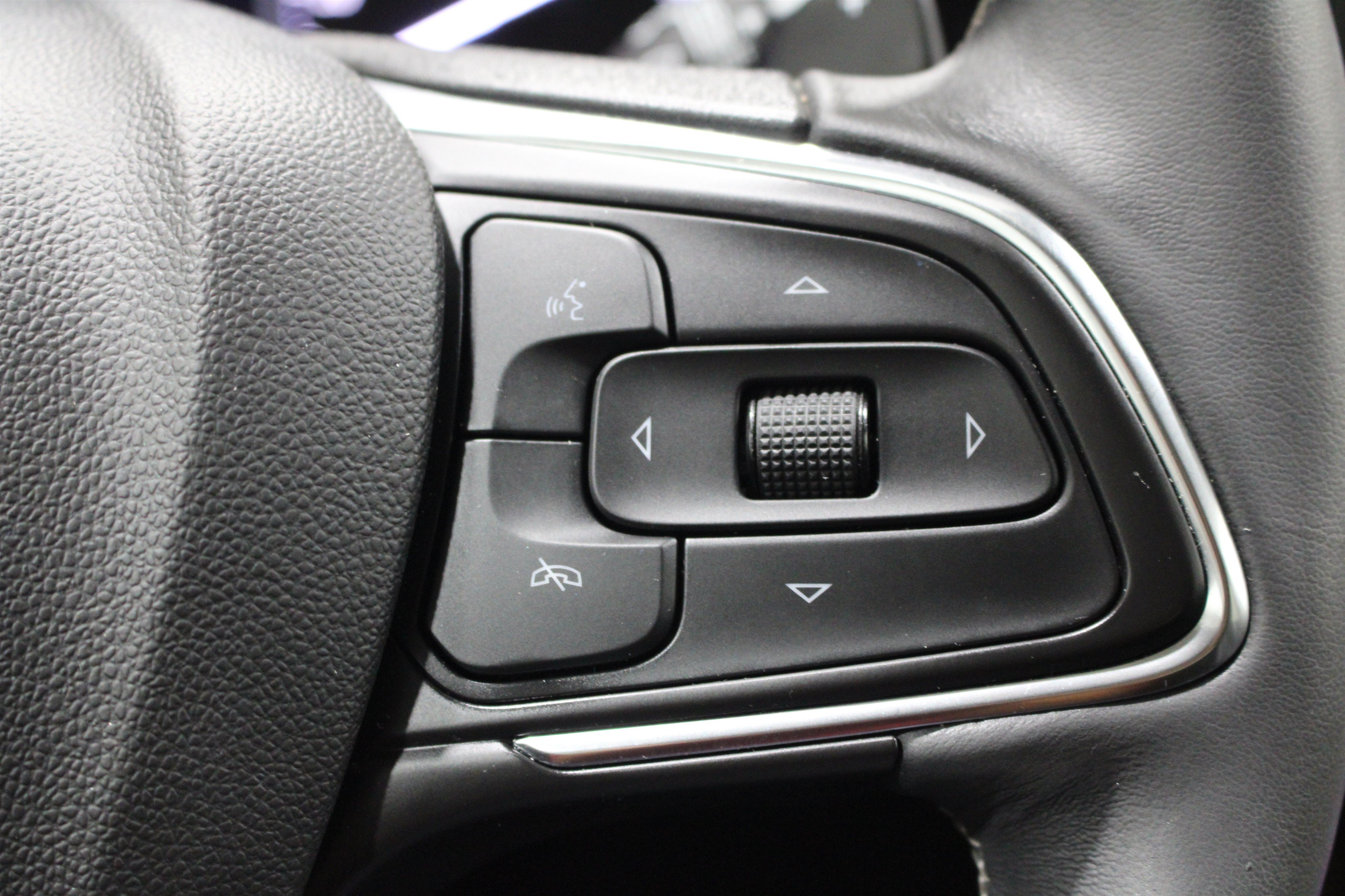 Used 2023 Buick Envision Essence w/ Sport Touring Package AWD/4WD image 14