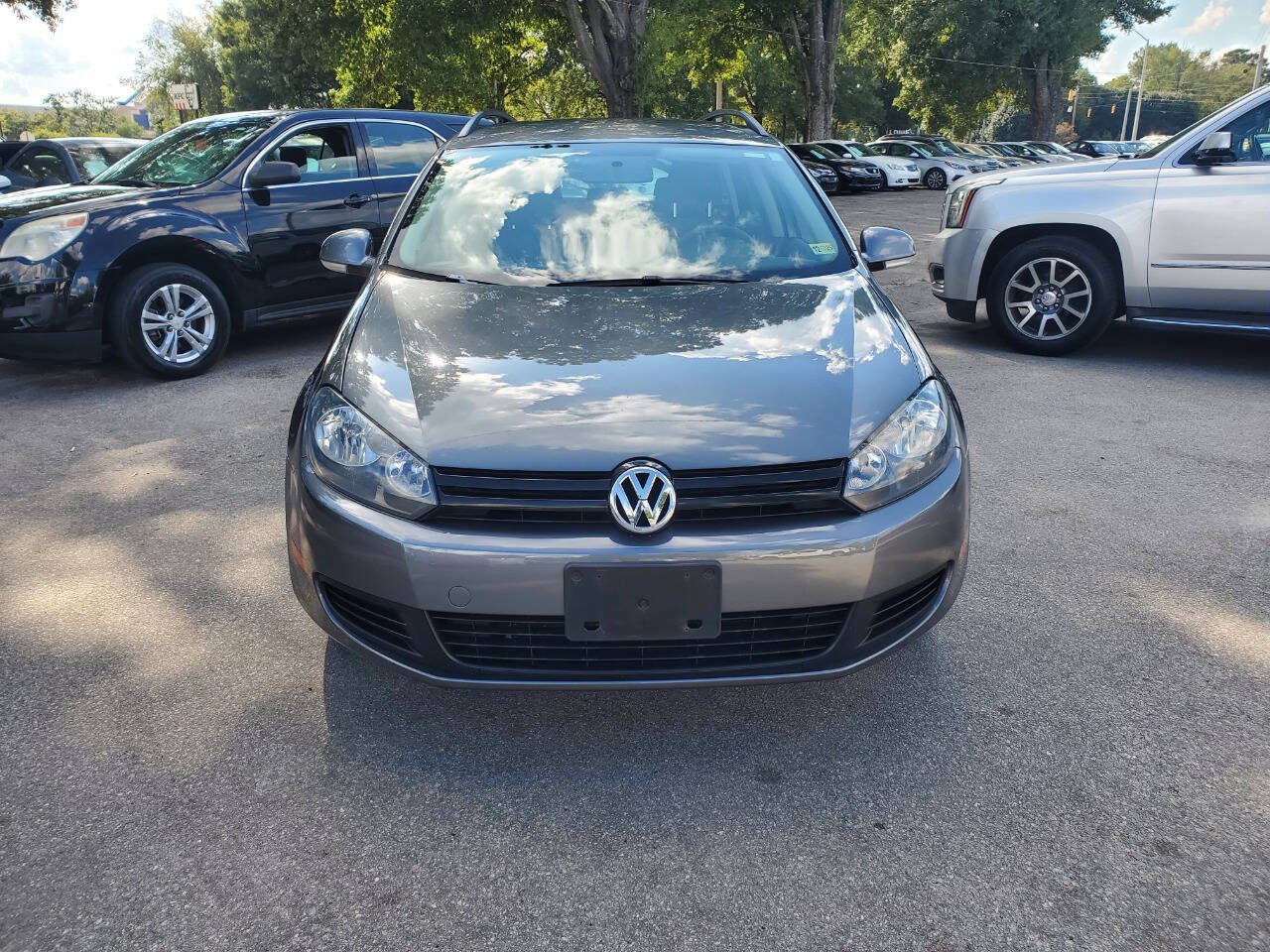 Used 2011 Volkswagen Jetta SE FWD image 2