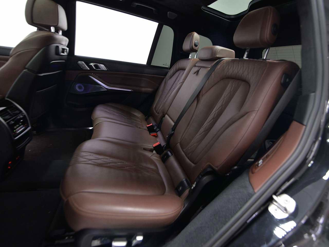 Used 2020 BMW X7 M50i w/ Dynamic Handling Package image 11