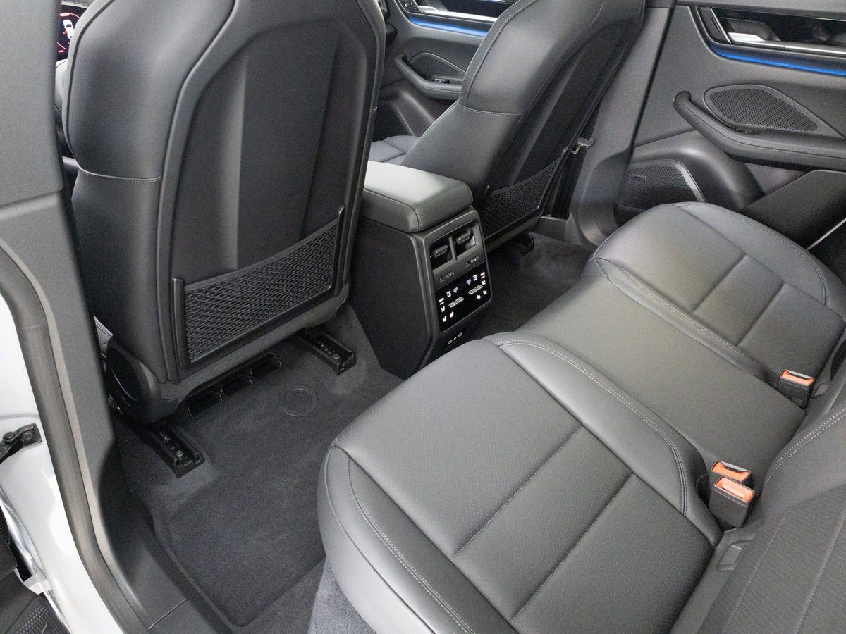 New 2025 Porsche Macan 4S Electric image 21