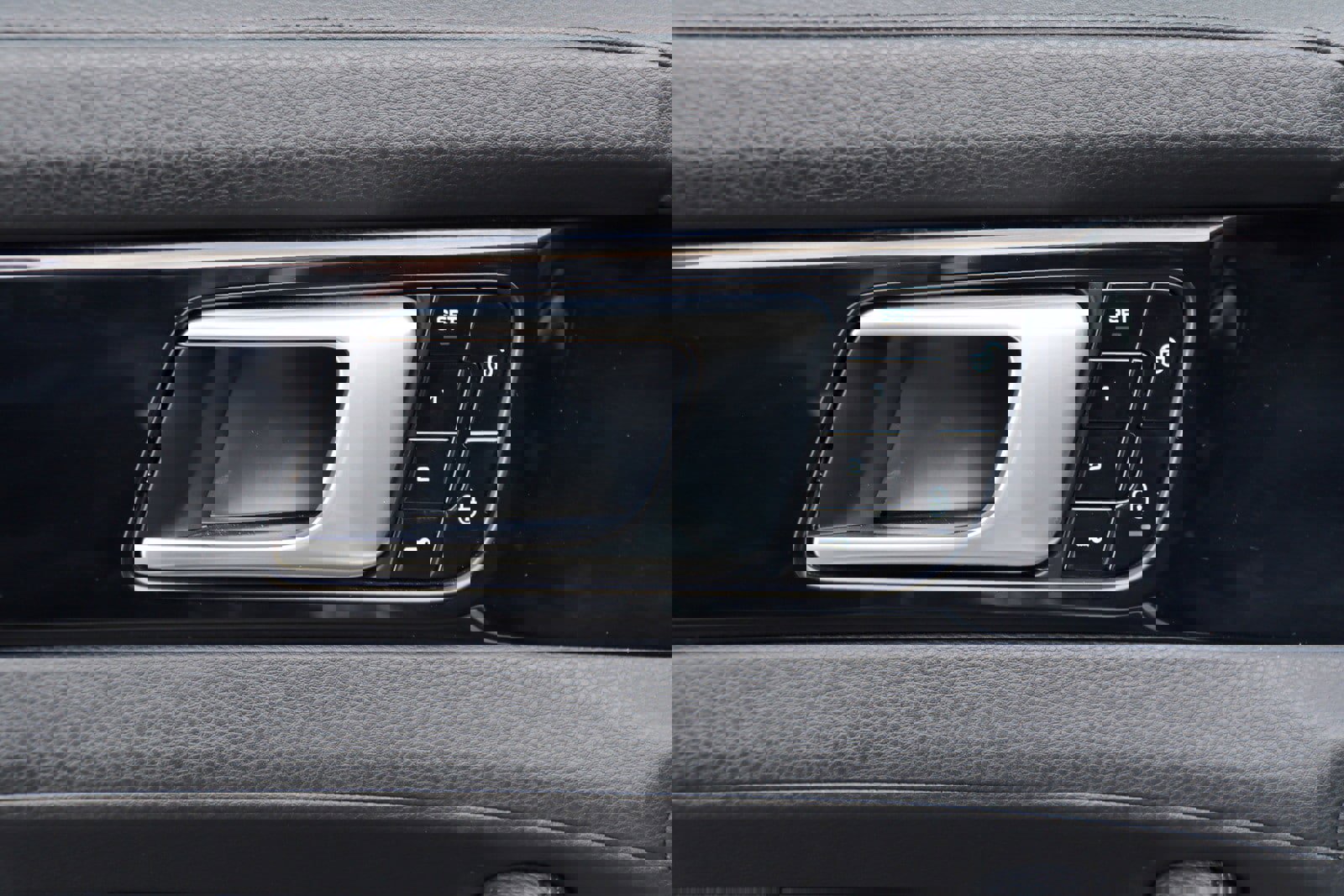 Used 2018 Porsche Panamera 4 w/ Premium Package Plus image 25