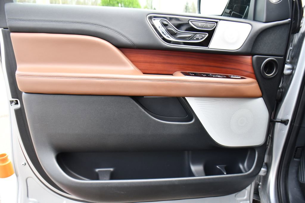Used 2022 Lincoln Navigator Reserve AWD/4WD image 25