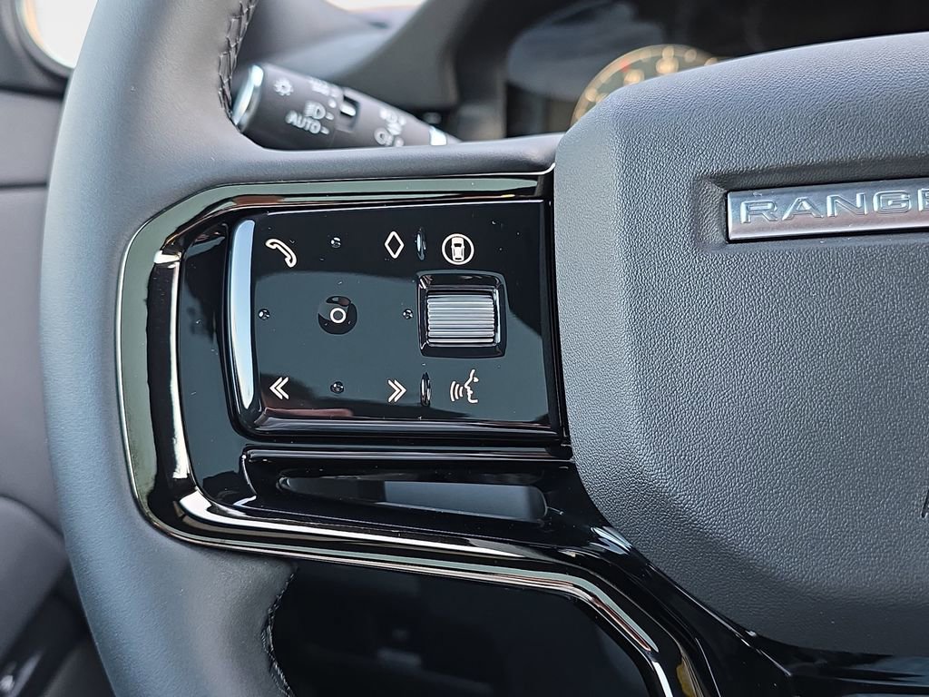 New 2026 Land Rover Range Rover Evoque Dynamic SE AWD/4WD image 17