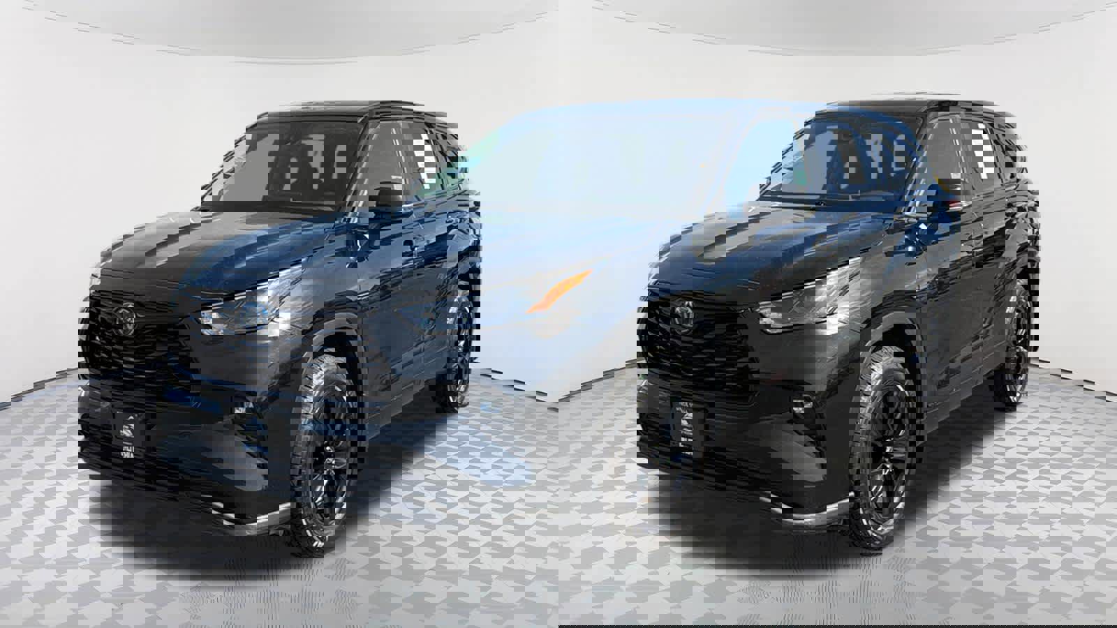 Used 2024 Toyota Highlander LE image 1