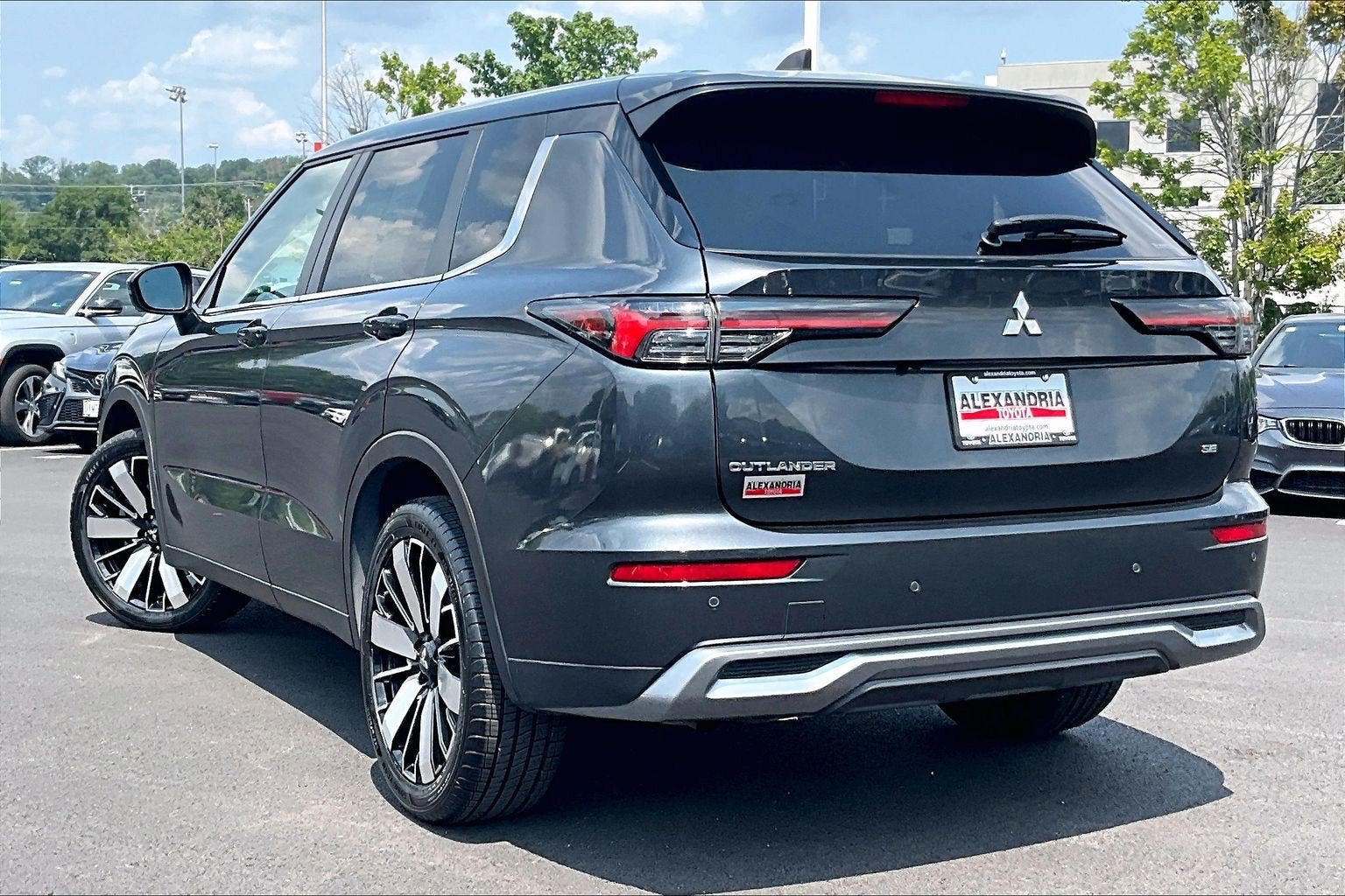 Used 2025 Mitsubishi Outlander SE AWD/4WD image 11
