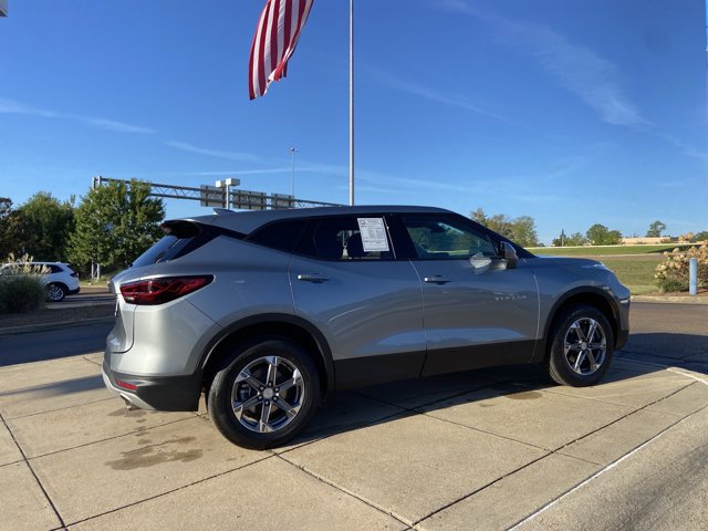 Used 2025 Chevrolet Blazer LT FWD image 9