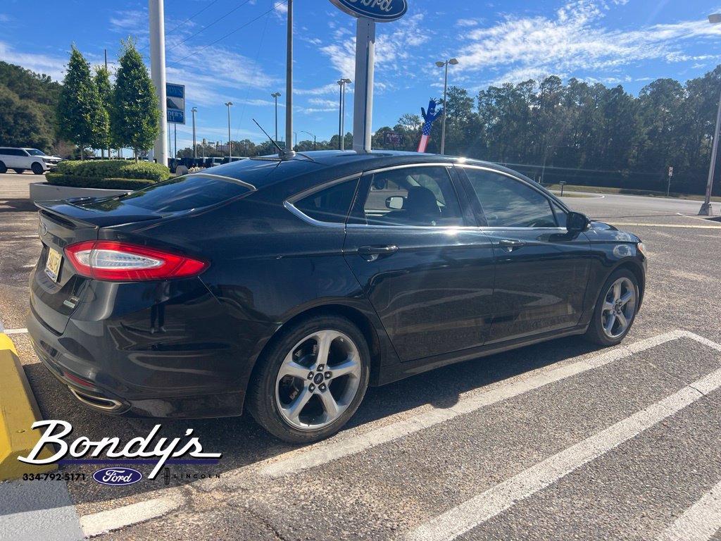 Used 2015 Ford Fusion SE w/ Equipment Group 201A FWD image 3