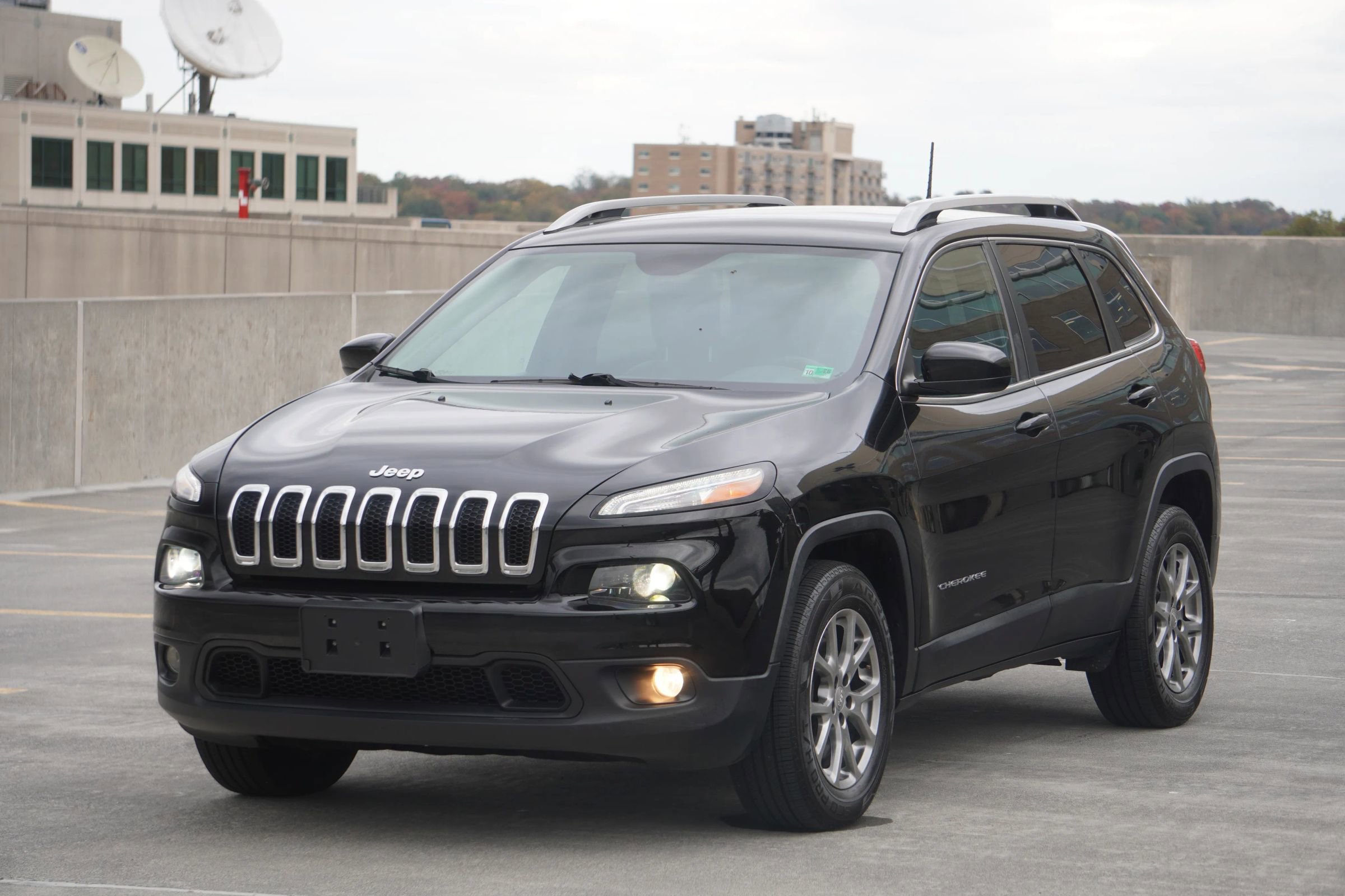 Used 2018 Jeep Cherokee Latitude Plus w/ Cold Weather Group image 13