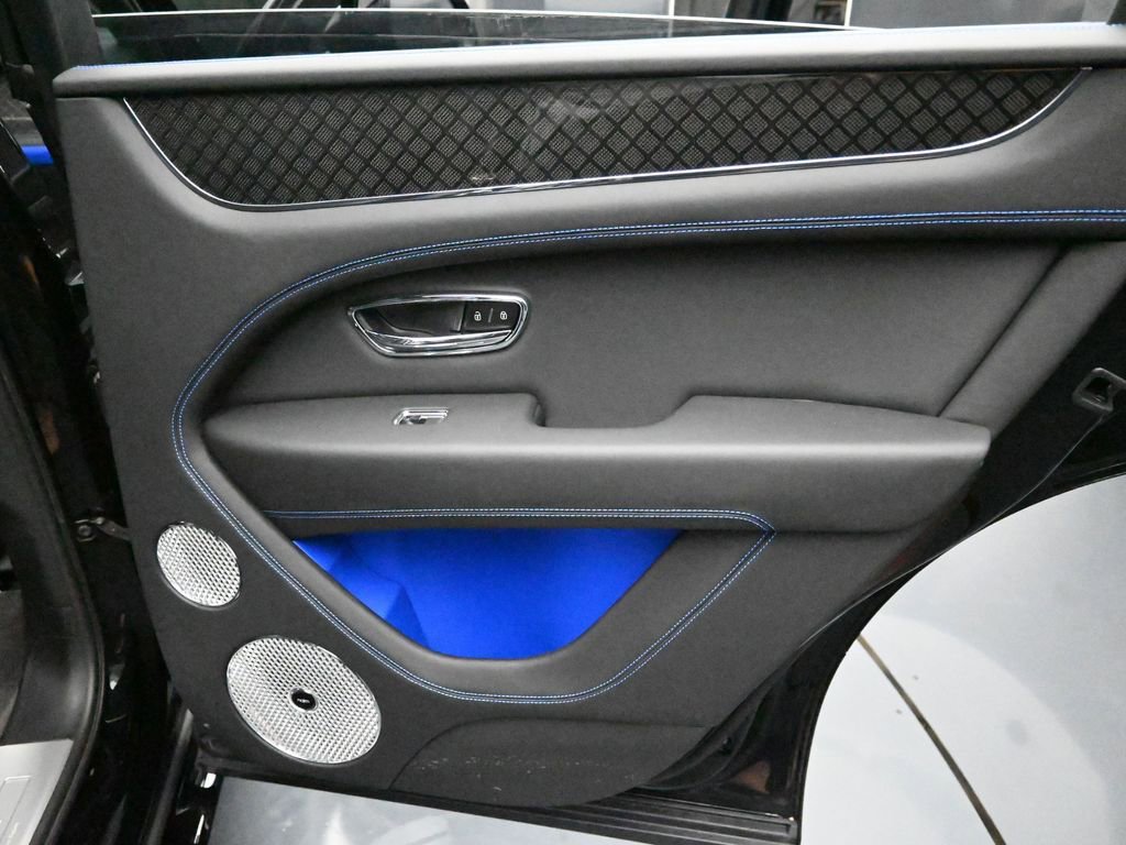 Used 2025 Bentley Bentayga image 41